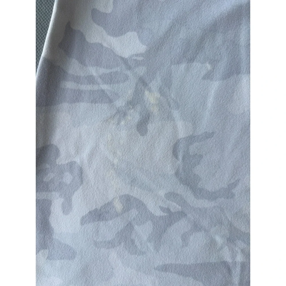 Lululemon Tank Top Women's White Camo Racerback Scoop Neck Performance Pullover